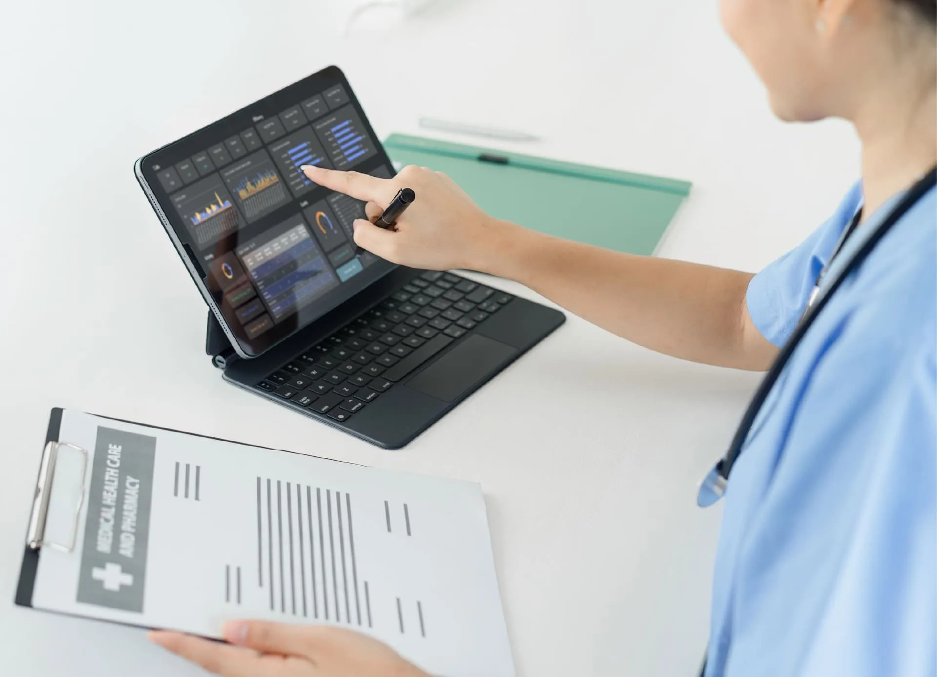 Живі панелі моніторингу та звіти BI